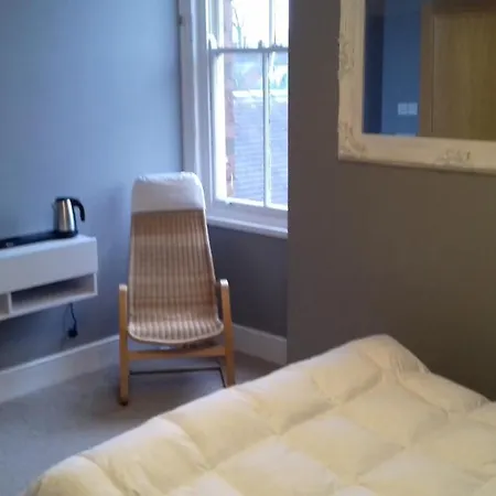 Lansdown House Bed & Breakfast-2